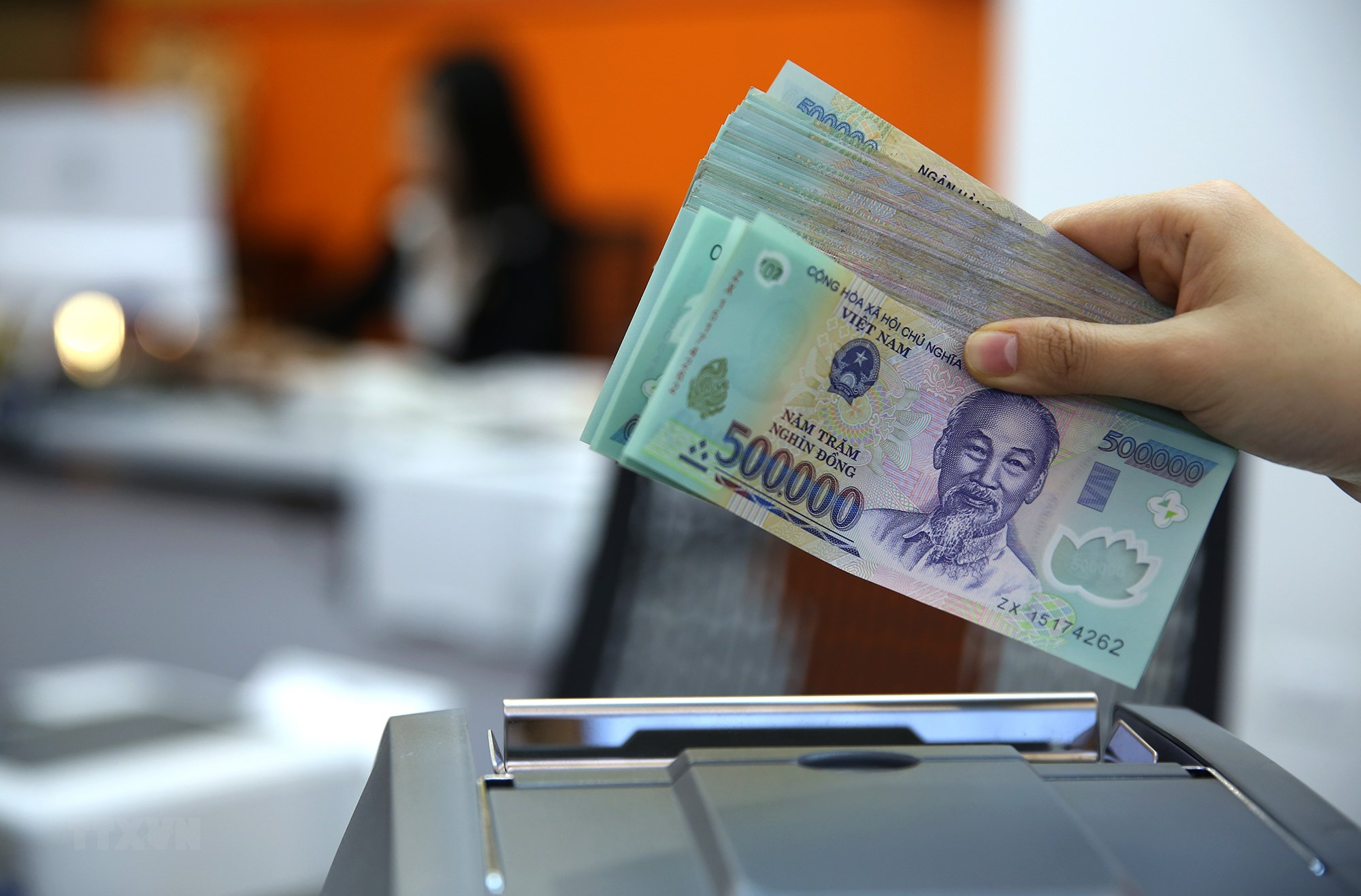 Big 4 tiếp tục hạ lãi suất huy động, cao nhất chỉ còn 5,3%/năm.