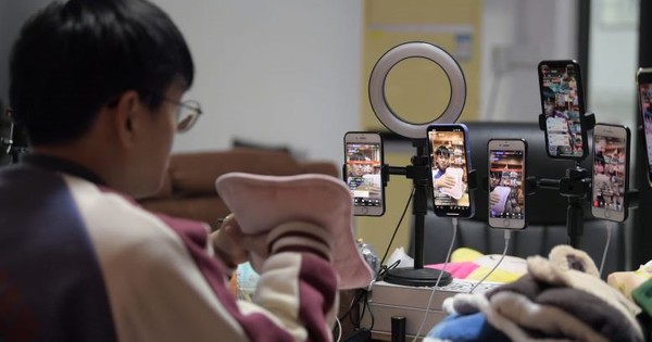 Bong bóng livestream Trung Quốc nổ tung: "Khô cổ" cả tháng không bán được sản phẩm nào, lên sóng chỉ có 4 mắt xem
