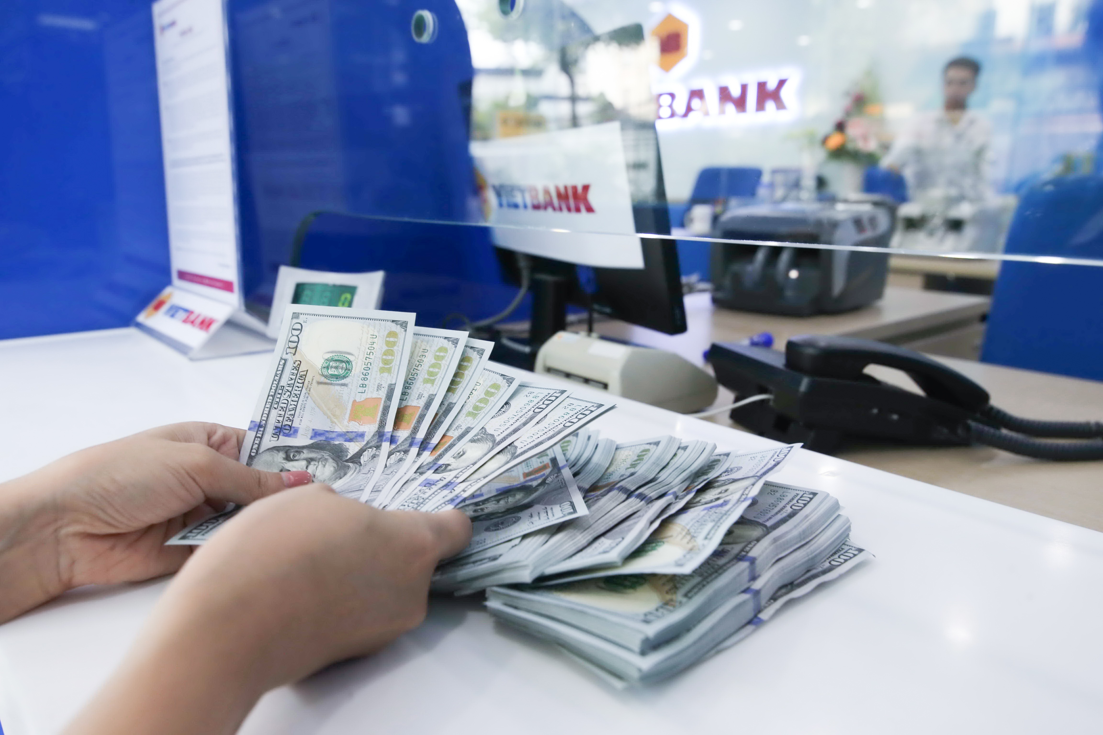 Ngân hàng tăng giá USD.