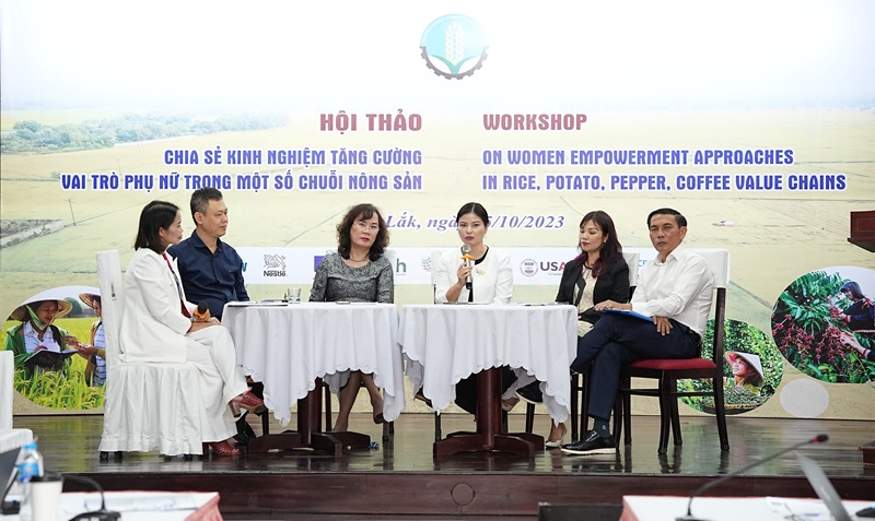 Hội thảo “Chia sẻ kinh nghiệm tăng cường vai trò phụ nữ trong một số chuỗi nông sản”.