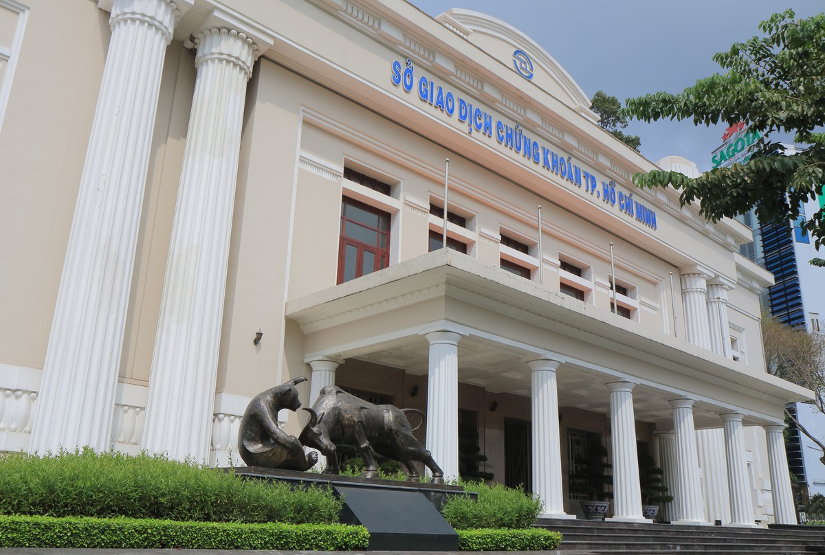 Phiên 26/10, VN-Index giảm -46,21 điểm xuống còn 1.055,45 điểm - Ảnh minh hoạ