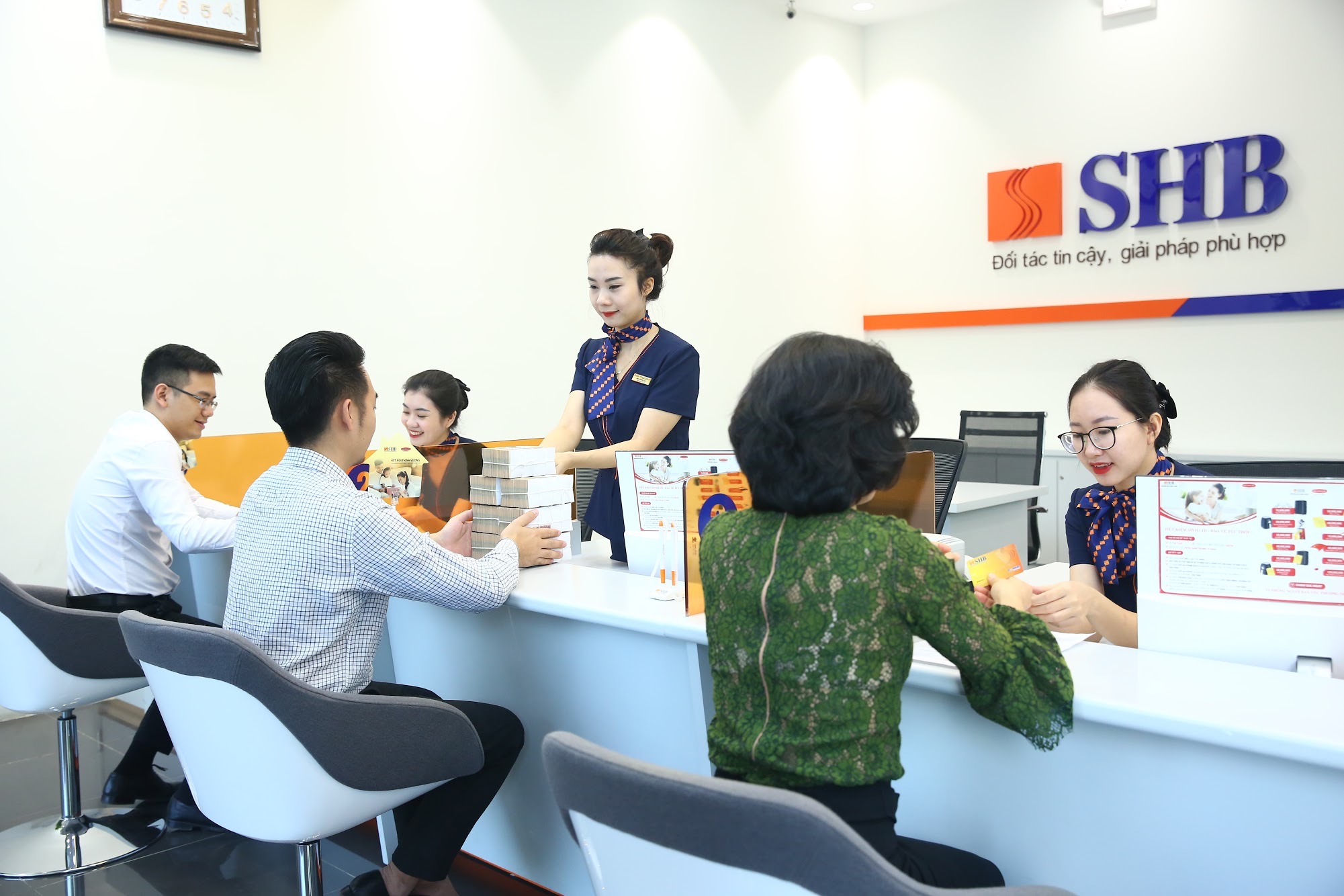 Nhân viên SHB sắp được mua cổ phiếu ưu đãi giá 10.000 đồng/cổ phiếu.