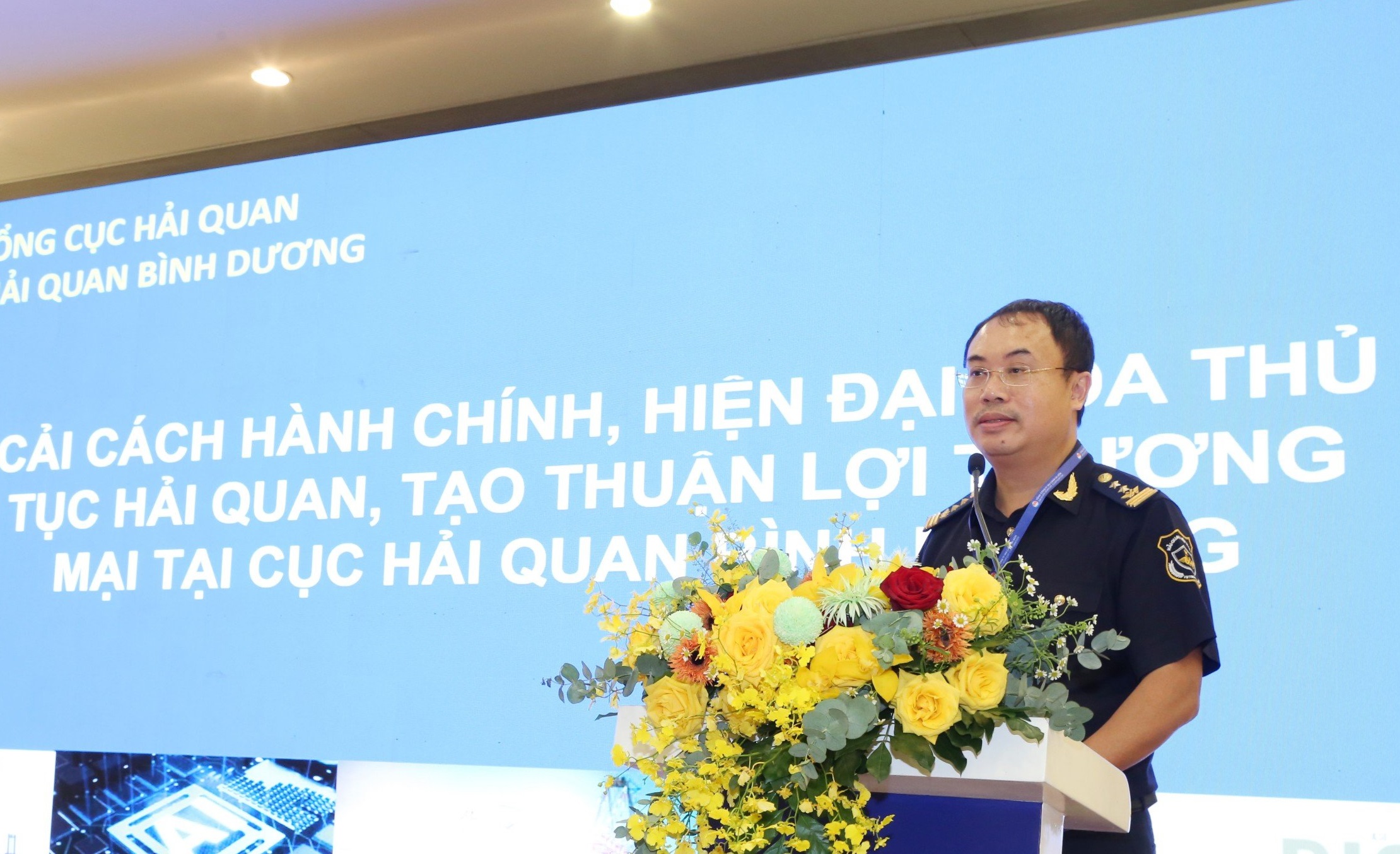 ong-nguyen-tran-hieu-cuc-truong-cuc-hai-quan-tinh-binh-duong-phat-bieu-tham-luan-5322.jpg