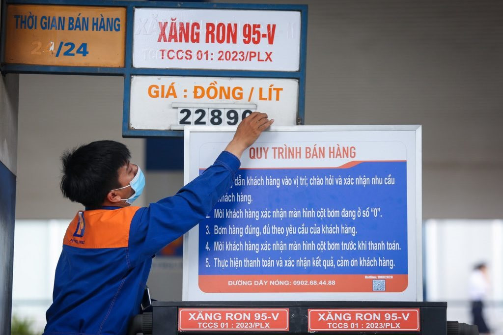 Còn có ý kiến trái chiều liên quan đến đề xuất của Bộ Công thương về việc rút ngắn thời gian điều chỉnh giá xăng dầu. Ảnh minh họa.