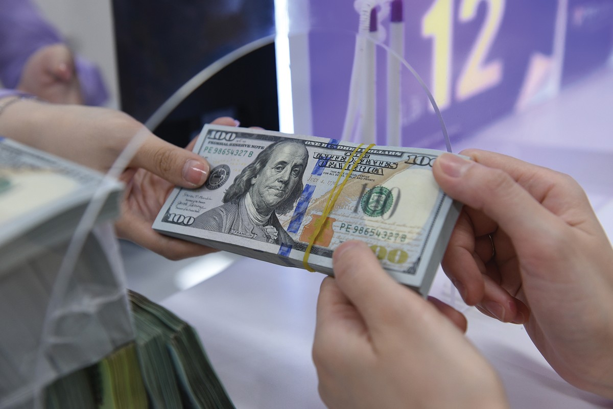 Tỷ giá USD/VND đi xuống theo đà thế giới.