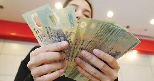 Ngân hàng lớn tiếp tục giảm lãi suất, người gửi tiền "sốc" vì lãi quá thấp