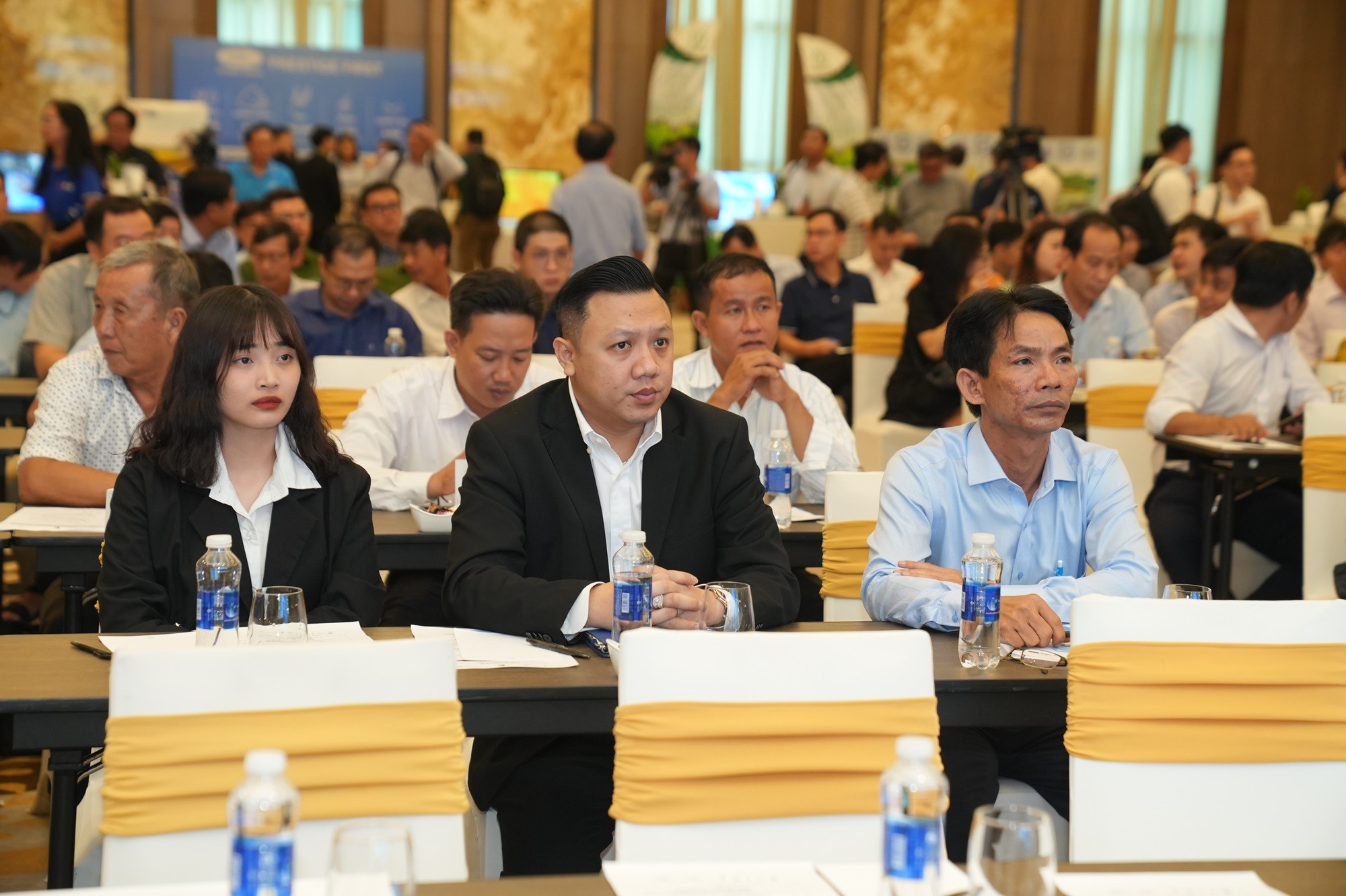 hoi-thao-2-1698980426-9174.jpg