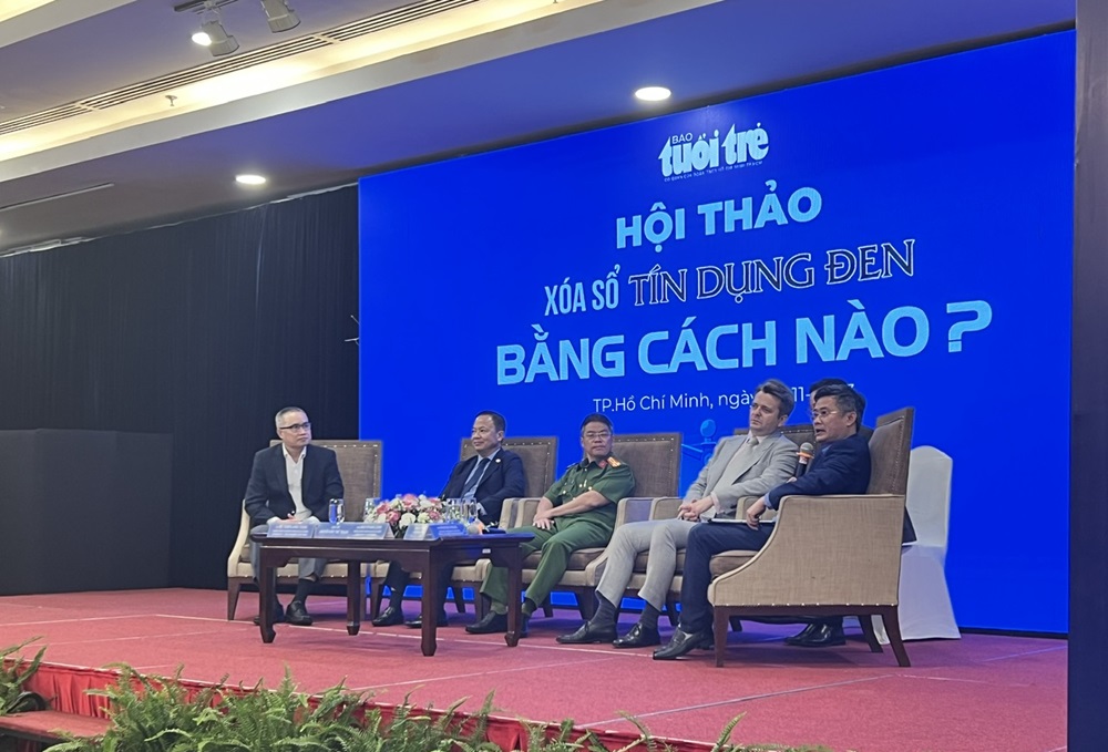 Các khách mời tại hội thảo “Xóa sổ tín dụng đen - Bằng cách nào?”