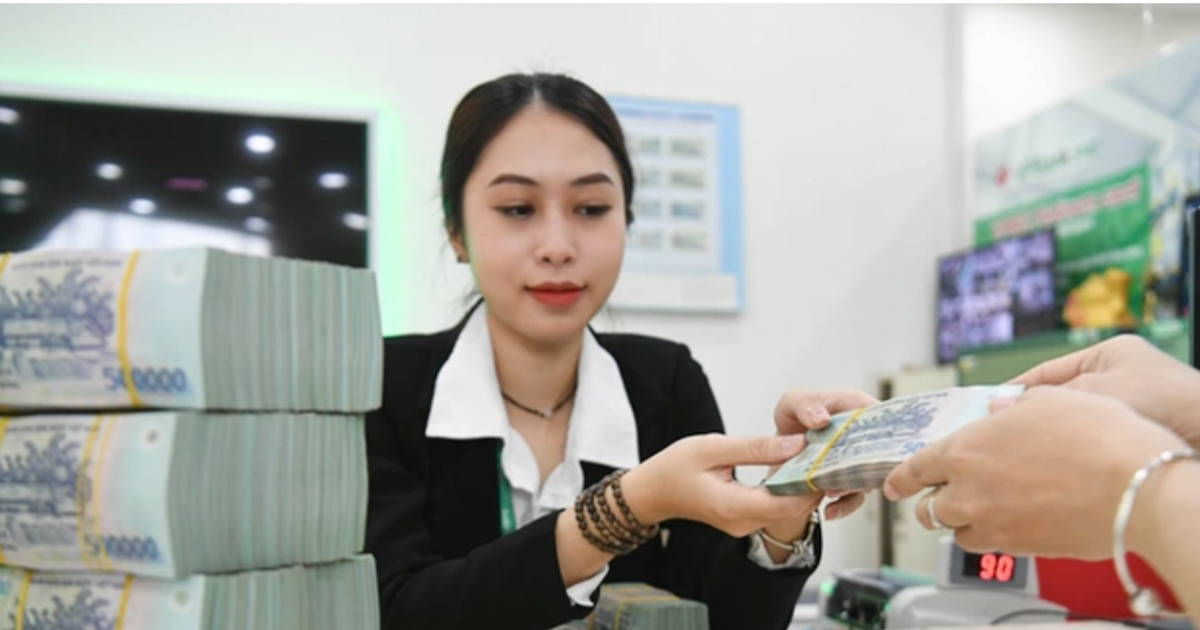Lãi suất tạo đáy, nợ tiềm ẩn có xu hướng tăng