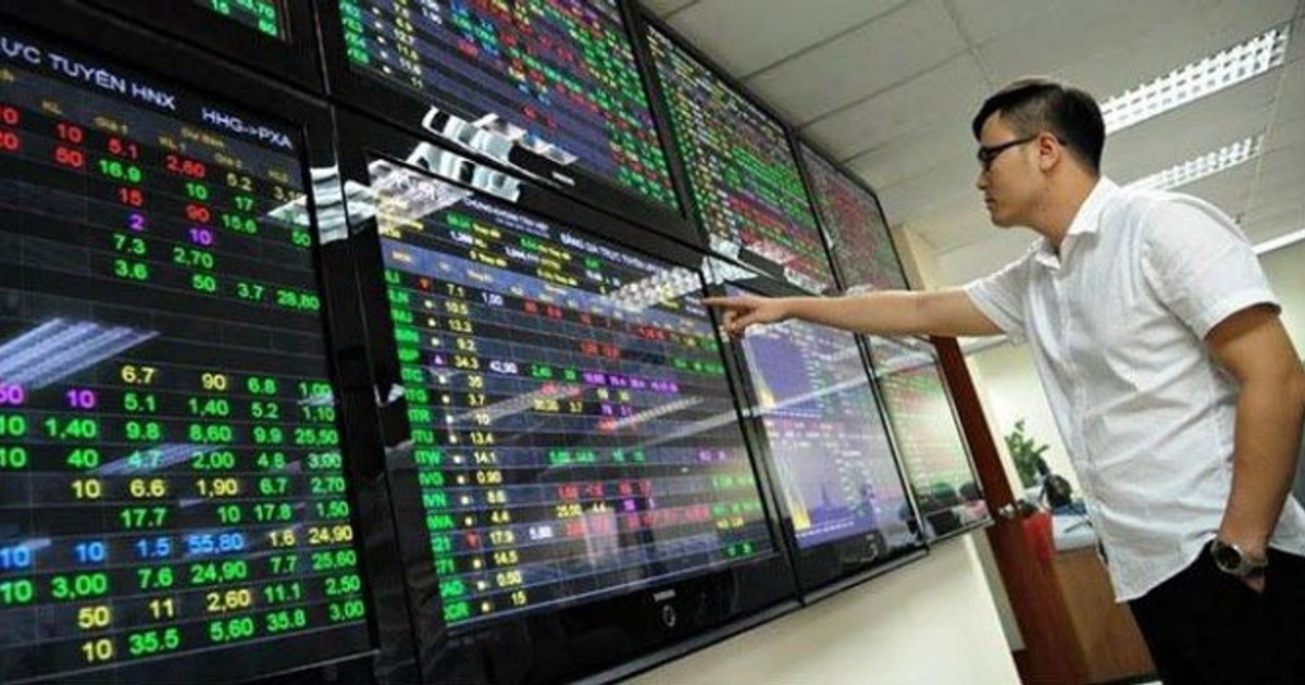 Thủ tướng yêu cầu nâng hạng thị trường chứng khoán Việt Nam trong thời gian sớm nhất