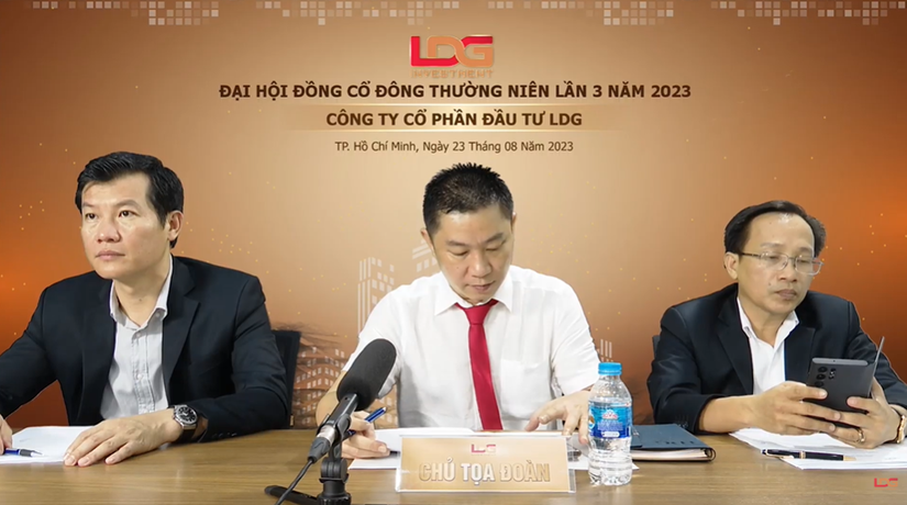 Ông Ngô Văn Minh (trái) được bổ nhiệm giữ chức Chủ tịch HĐQT LDG thay ông Nguyễn Khánh Hưng (giữa) từ ngày 19/12/2023 - Ảnh: Fili