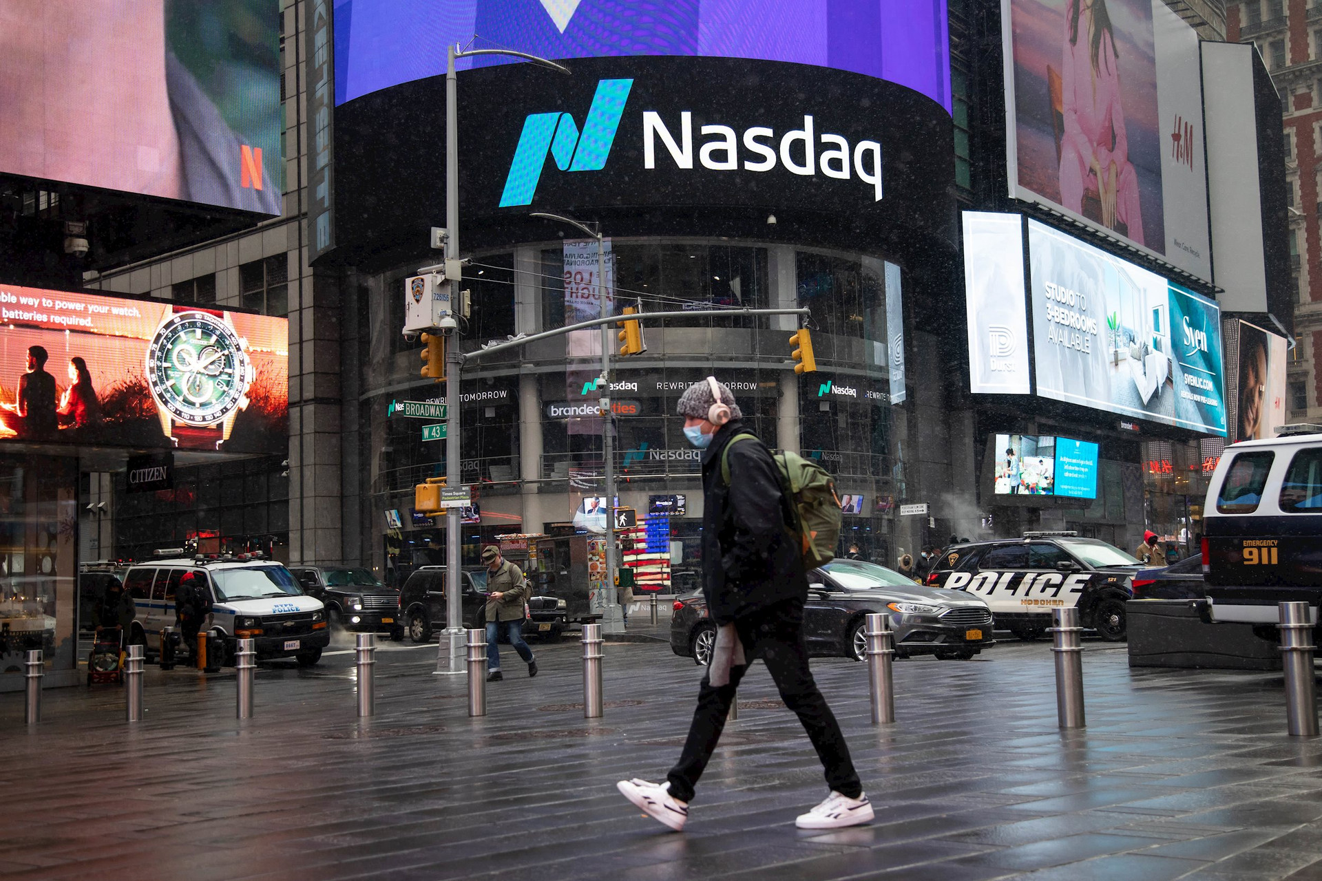 107158058-1669699031699-gettyimages-1238044139-nasdaq-futures-5424.jpeg