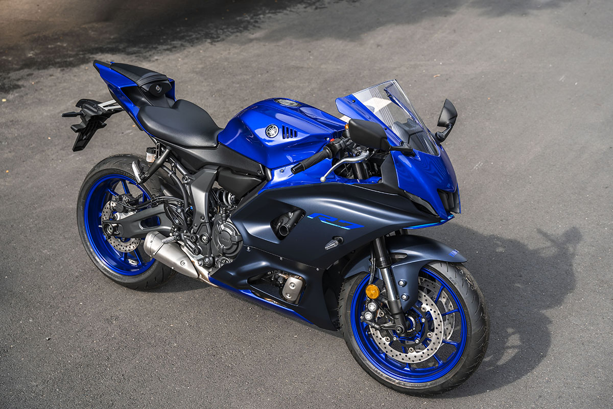 r7-blue-2324.jpg