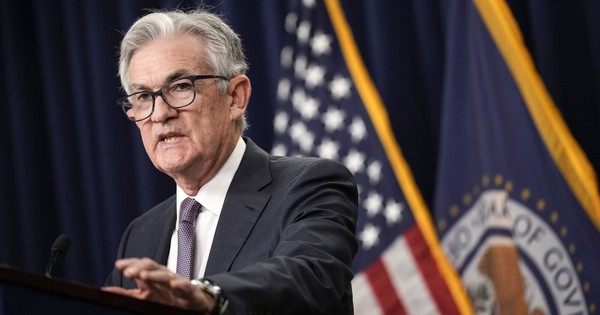 Fed quyết định giữ nguyên lãi suất ở mức cao nhất 22 năm, phát tín hiệu sẽ thực hiện thêm một đợt tăng trong năm nay