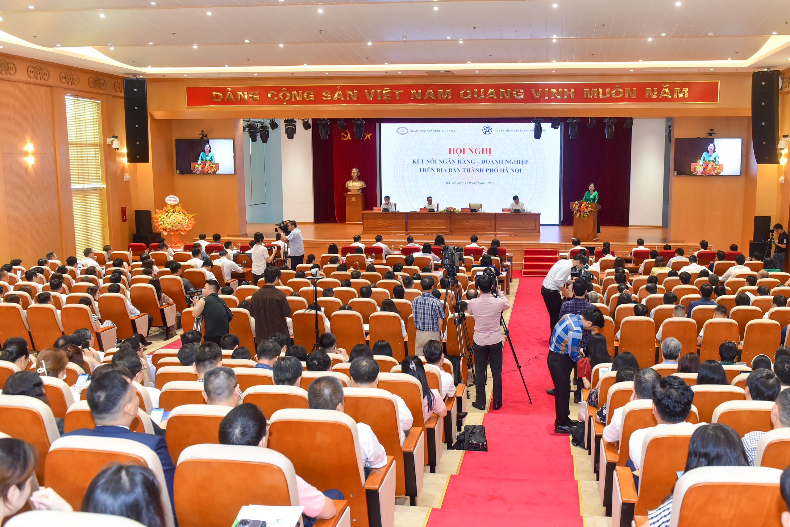 Doanh nghiệp đề xuất ngân hàng nới lỏng tiêu chí cho vay.