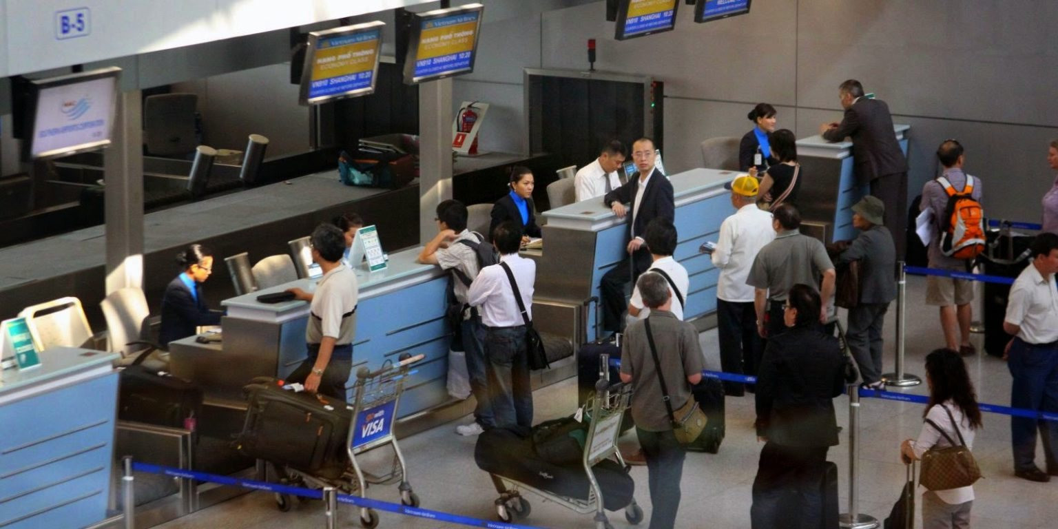 Giá vé máy bay chỉ rẻ khi mua sớm, còn lại hầu hết giá vé dịp gần Tết tăng khá cao. (Ảnh: Int)
