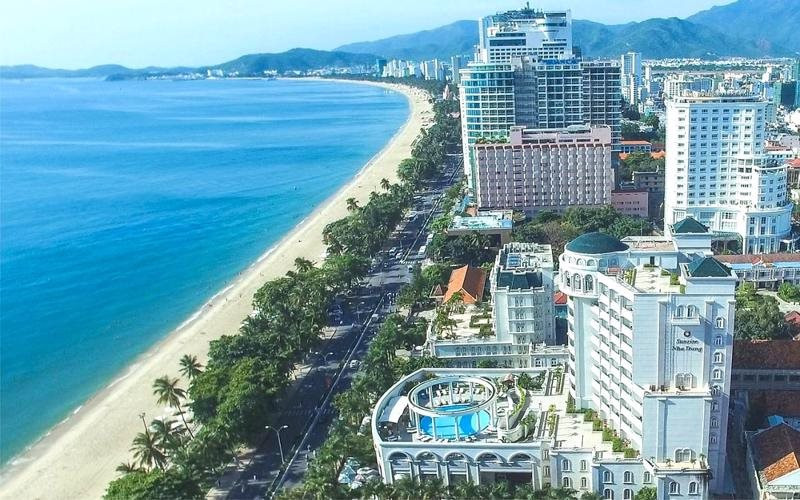 Hoạt động kinh doanh khách sạn tại Việt Nam vẫn thấp hơn mức trước đại dịch, thể hiện qua cả hai chỉ số công suất phòng và giá phòng bình quân.