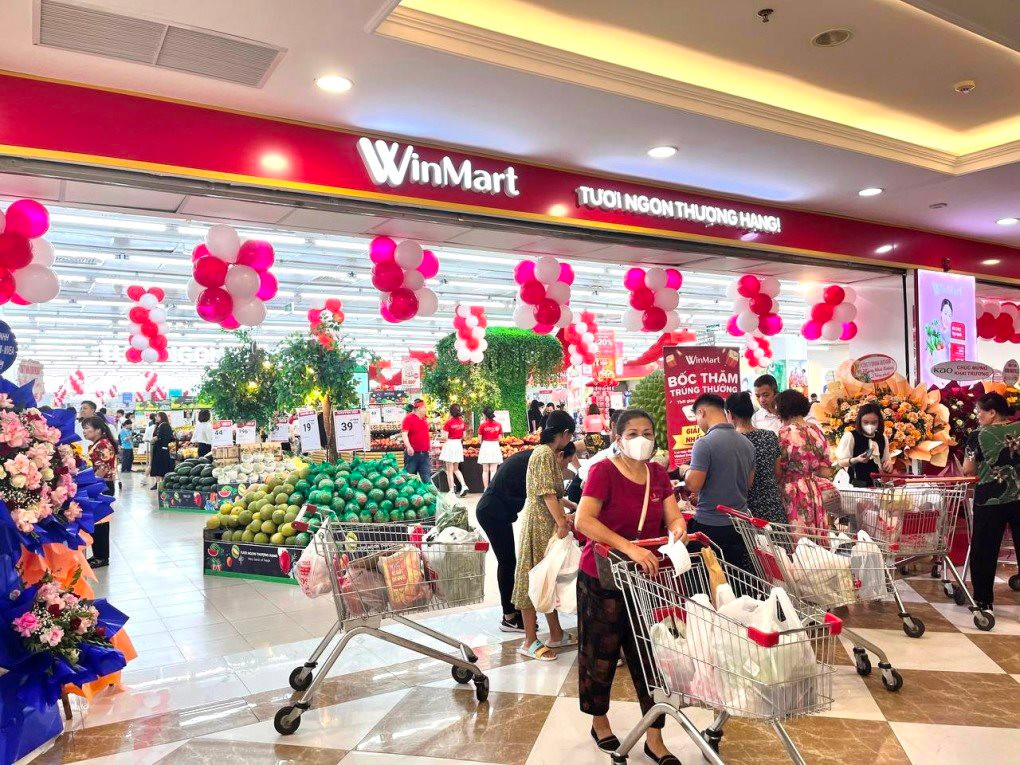 winmart-ha-long-tap-nap-ngay-khai-truong-8831.jpg