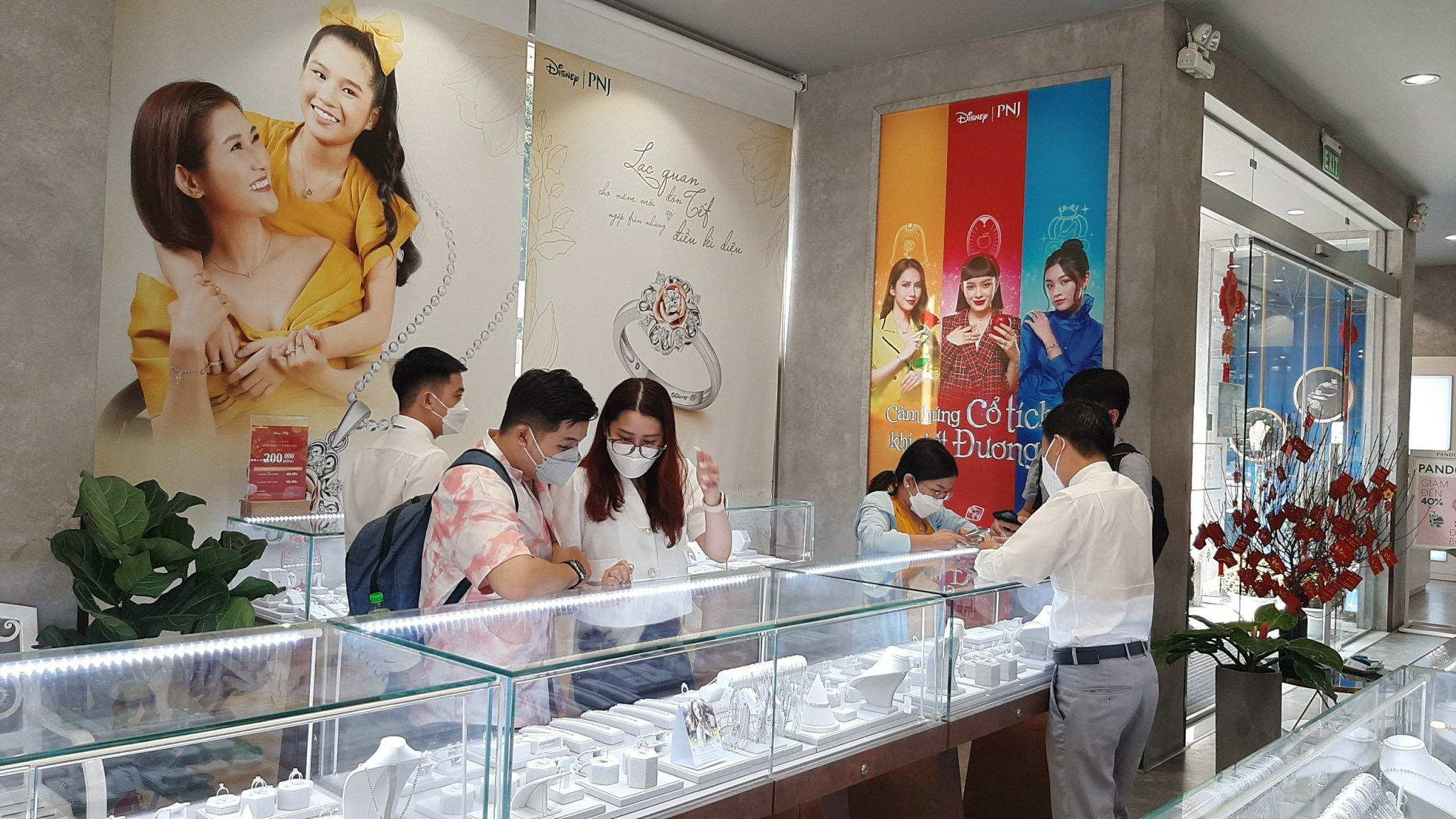 Các doanh nghiệp vàng đồng loạt tung chương trình bán hàng ngày Thần tài 2024