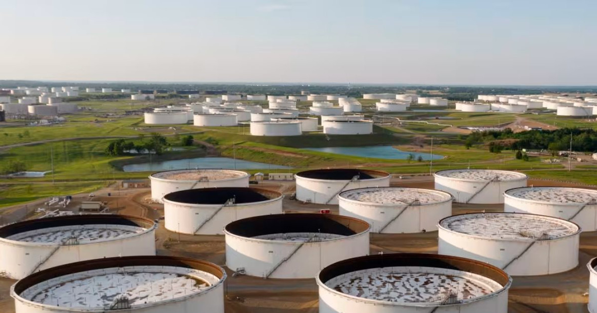 Giá dầu vẫn giảm sâu bất chấp các biện pháp giảm sản lượng của OPEC+