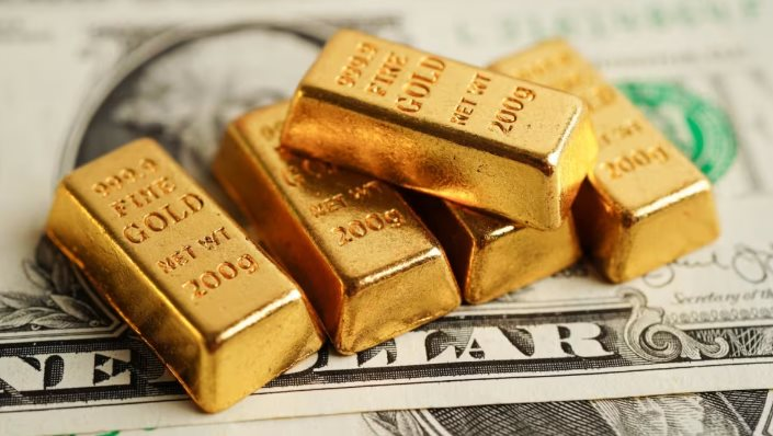 Giá vàng lập kỷ lục cao chưa từng có, tiến sát 2.200 USD/oz