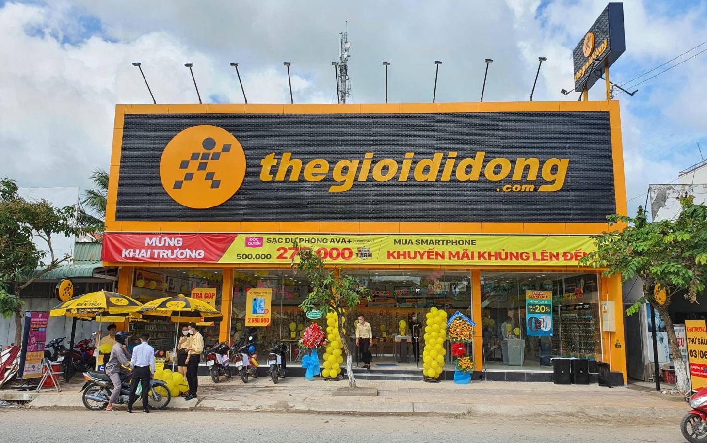 Thị giá tăng 36% từ đáy, em gái Chủ tịch MWG Nguyễn Đức Tài đăng ký bán ra 200.000 cổ phiếu