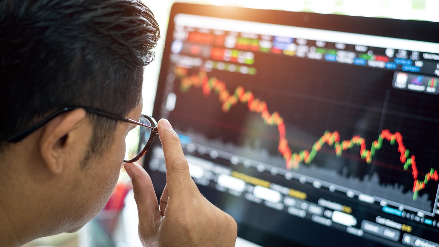 Mirae Asset: “Dư địa tăng của VN-Index thu hẹp khi tiệm cận vùng PE trung bình 10 năm”