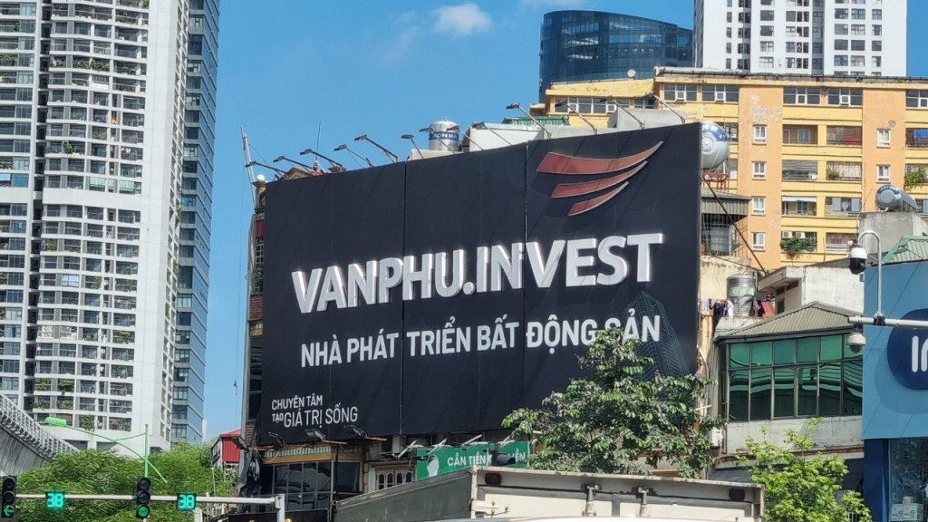 FiinRatings đánh giá rủi ro tài chính của Văn Phú - Invest ở mức cao hơn đáng kể so với trung bình ngành.