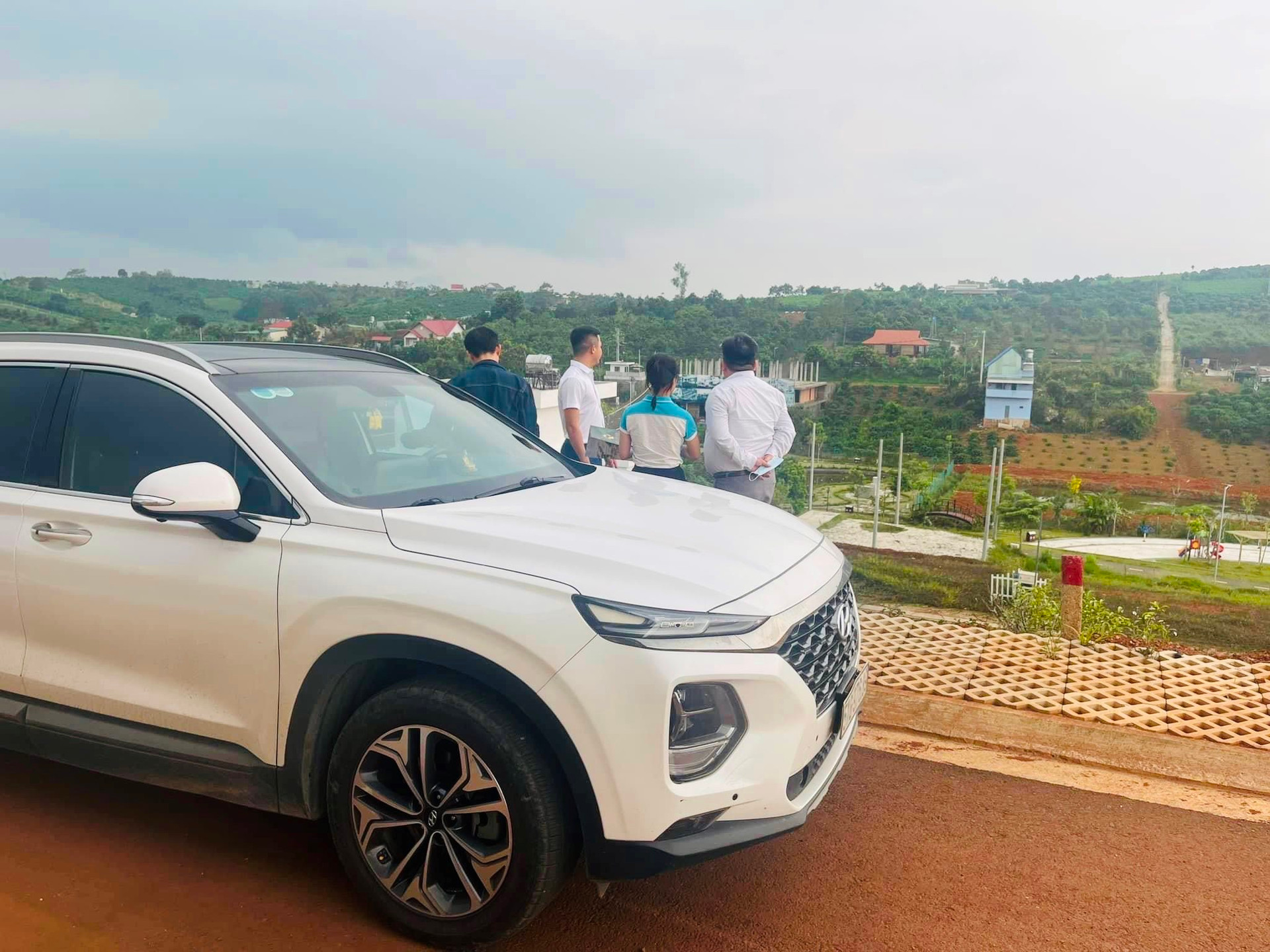 Chủ đất liên tục "quay xe" vì không bán được giá như kì vọng