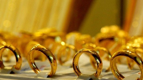 Vàng nhẫn “ngược dòng” lần đầu vượt qua giá vàng miếng