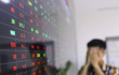 Nhà đầu tư ồ ạt “chốt lời”, VN-Index “bốc hơi” hơn 12 điểm