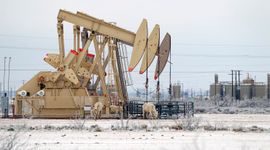 OPEC+ hoãn họp, giá dầu xuống dưới 75 USD/thùng