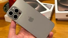Mở hộp iPhone 15 Pro Max giá 70 triệu đồng tại Việt Nam