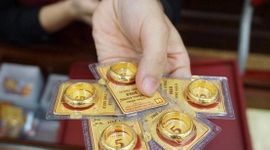 Giá vàng lao dốc, vàng nhẫn tiếp tục mức giảm mạnh nhất từ trước đến nay