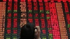 Áp lực bán gia tăng, VN-Index thủng mốc 1.240 điểm