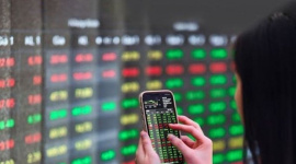 Cổ phiếu VND, VTP tăng trần với thanh khoản đột biến, VN-Index vượt mốc 1.240 điểm