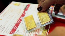 Vàng miếng SJC tiếp tục duy trì vùng giá cao, sát mốc 121 triệu đồng