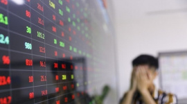Nhà đầu tư ồ ạt “chốt lời”, VN-Index “bốc hơi” hơn 12 điểm