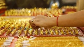Hôm nay: Giá vàng thế giới lao dốc, giá vàng trong nước tiếp tục neo đỉnh lịch sử
