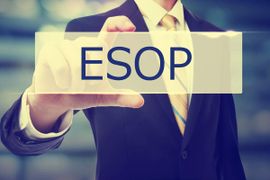 Ngân hàng phát hành ESOP: Ai lợi, ai thiệt?