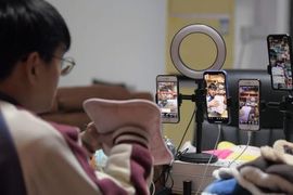 Bong bóng livestream Trung Quốc nổ tung: "Khô cổ" cả tháng không bán được sản phẩm nào, lên sóng chỉ có 4 mắt xem