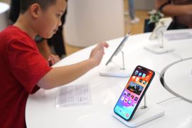 Chi 1.000 tỷ mua iPhone 15 trong "một nốt nhạc", người Việt vẫn còn "bạo tay lắm"