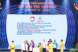 Sacombank tiếp tục ủng hộ quỹ "Vì người nghèo" TP. Hồ Chí Minh