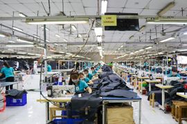 S&P Global dự báo sản xuất Việt Nam chưa hết khó khăn