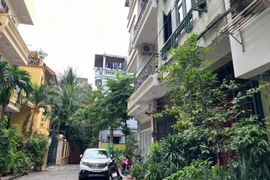 Nhà đầu tư rút tiền tiết kiệm săn “hàng ngộp”