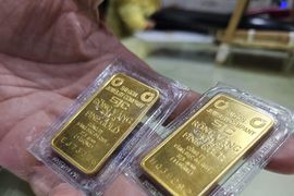 Giá vàng SJC tăng sốc, vượt mốc 77 triệu đồng/lượng