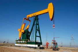 Phân tích những yếu tố ngăn cản giá dầu lên mức 100USD/thùng trong năm 2024
