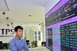 Khó khăn vĩ mô giảm dần, TPS dự báo VN-Index dao động quanh 1.387 điểm