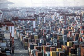 Yếu tố khiến xuất khẩu Trung Quốc bất ngờ tăng trưởng vượt mọi dự báo