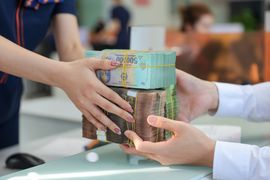 Vì sao tín dụng bất ngờ tăng trưởng âm trong tháng 7?